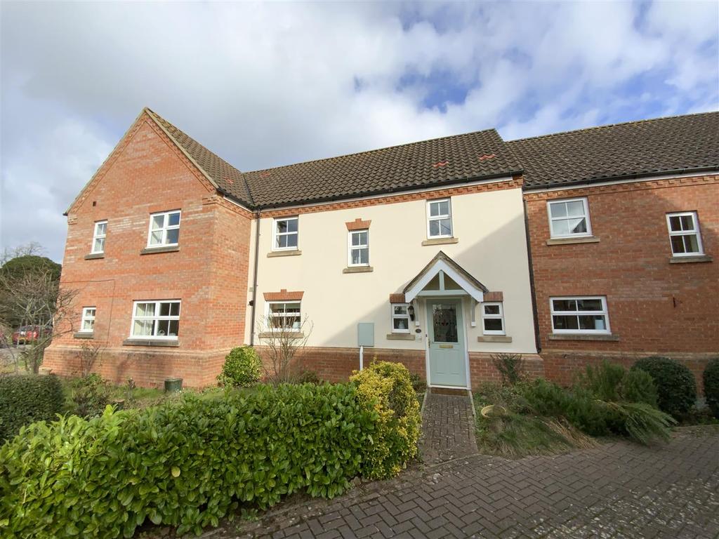 Eagle Way, Harrold, Bedford 3 bed terraced house £350,000