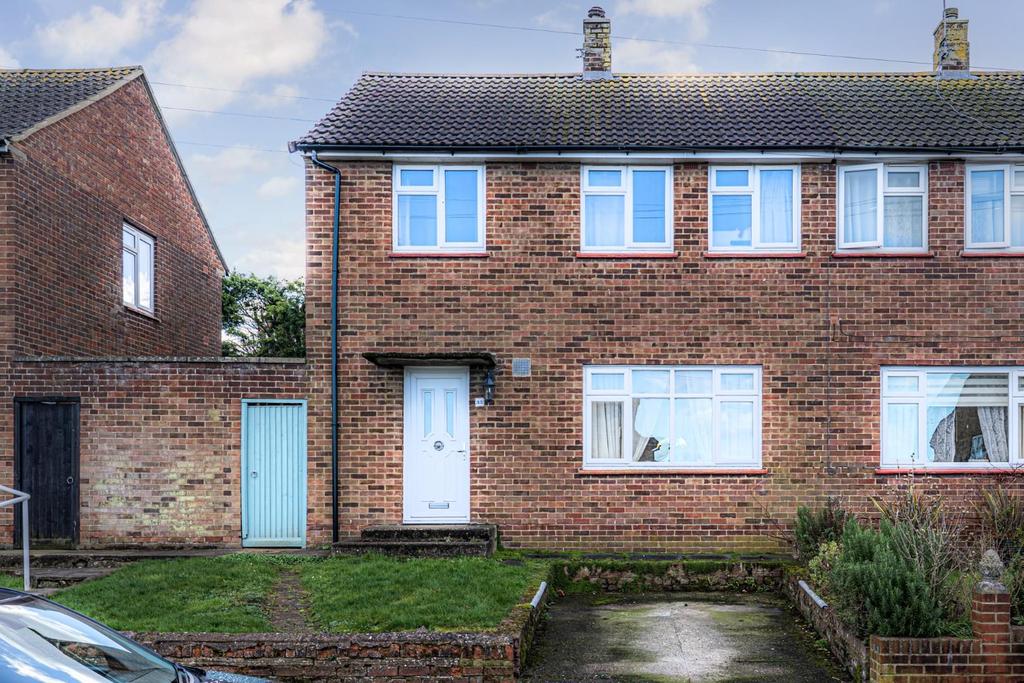 Durham Close, Canterbury 3 bed semidetached house £300,000