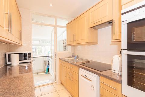226 Stoneleigh Avenue, Worcester Park, KT4 8YB