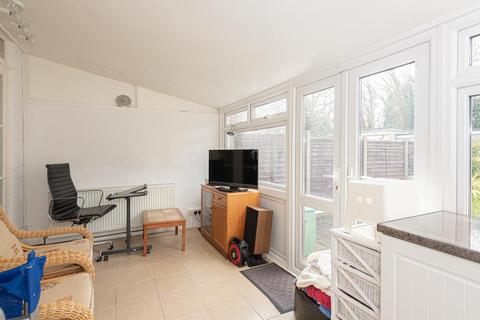 226 Stoneleigh Avenue, Worcester Park, KT4 8YB