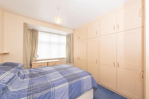 226 Stoneleigh Avenue, Worcester Park, KT4 8YB