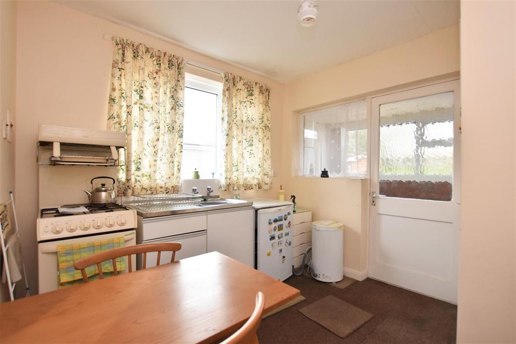 Glenridding Drive, BarrowInFurness 2 bed semidetached bungalow £
