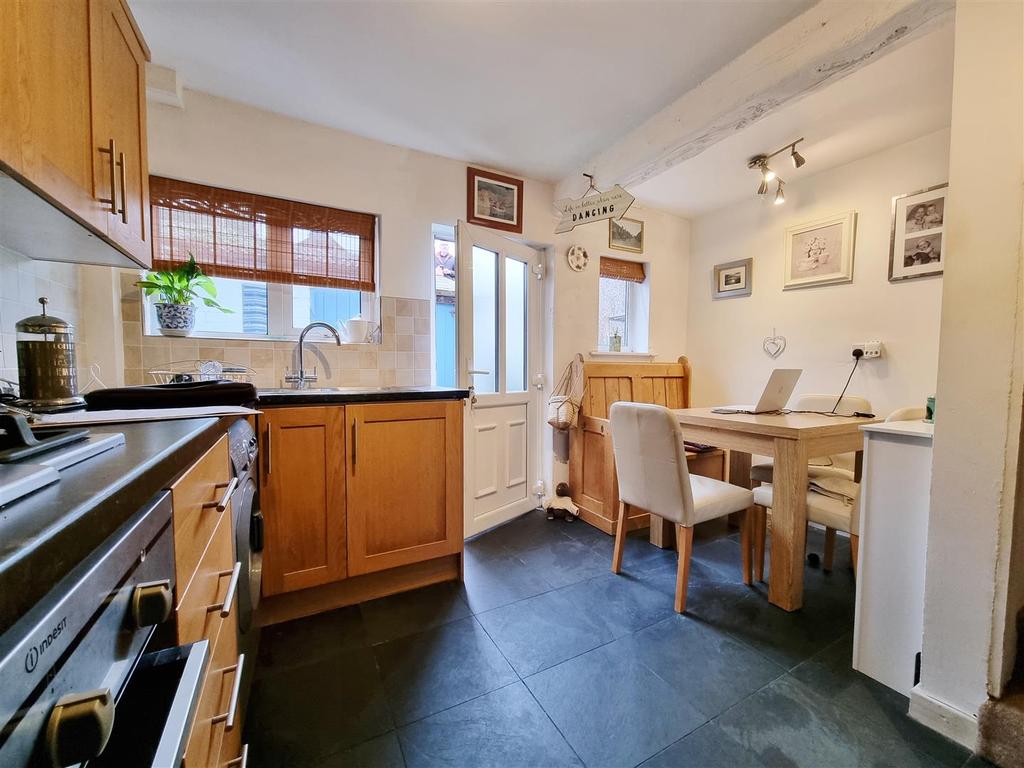 Dining kitchen