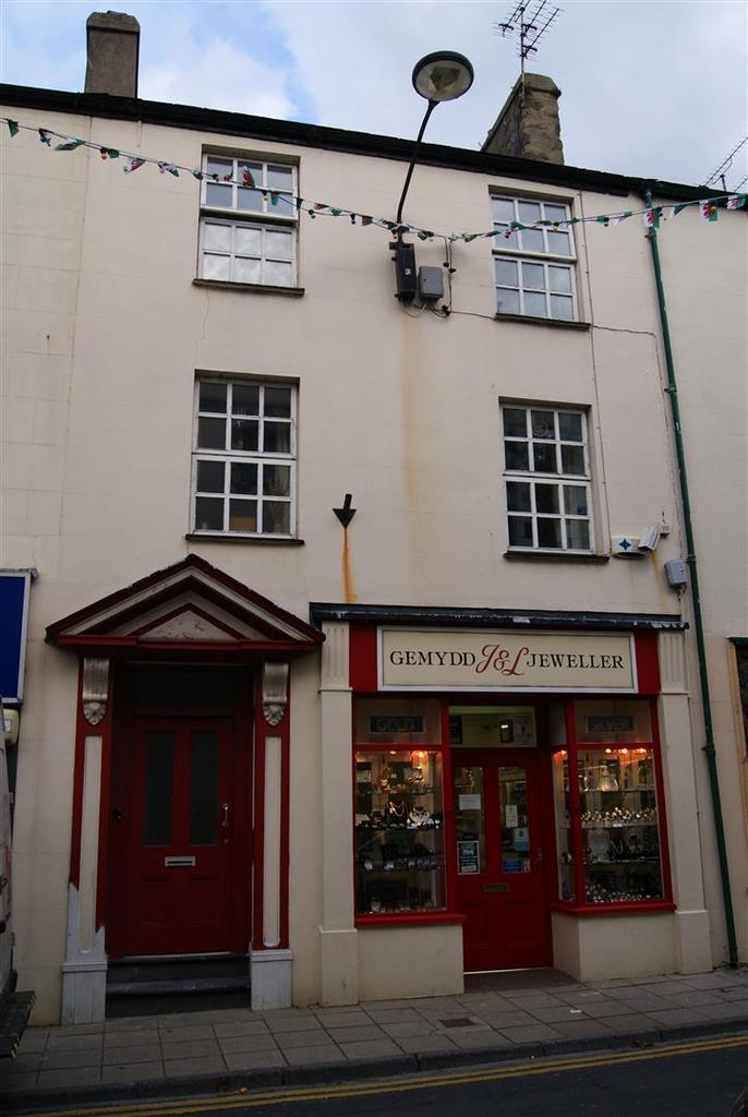 high-street-pwllheli-1-bed-flat-380-pcm-88-pw