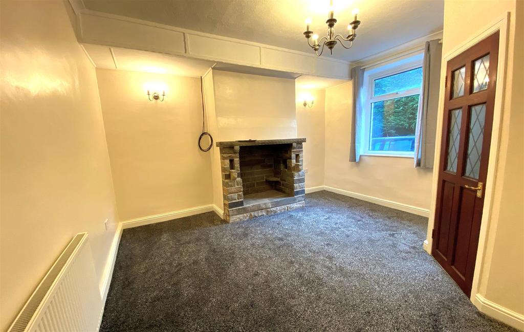 Norcliffe Lane, Hipperholme, Halifax 2 bed terraced house £585 pcm (£