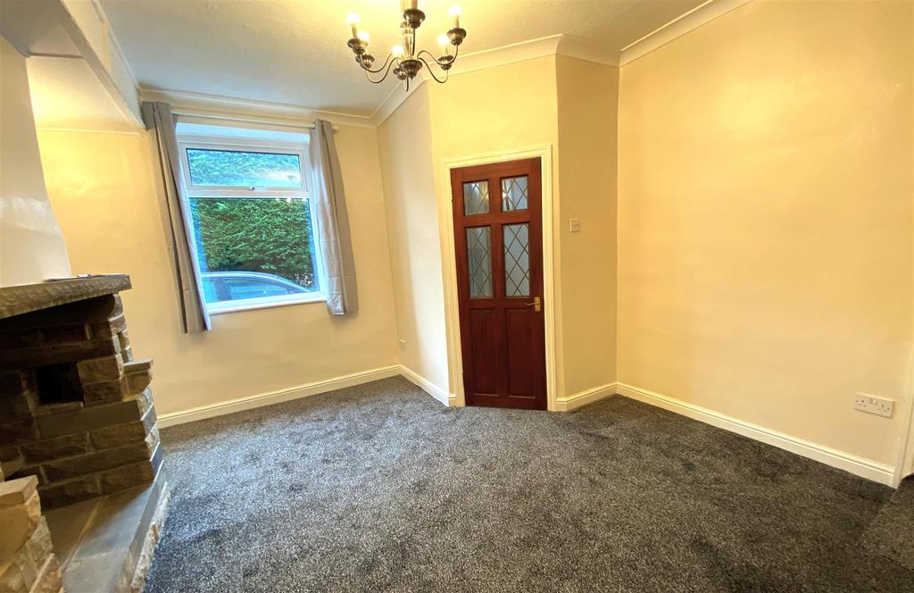Norcliffe Lane, Hipperholme, Halifax 2 bed terraced house £585 pcm (£