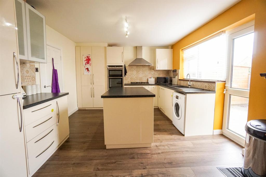 Clifton Road, Hastings 4 bed detached house for sale £450,000
