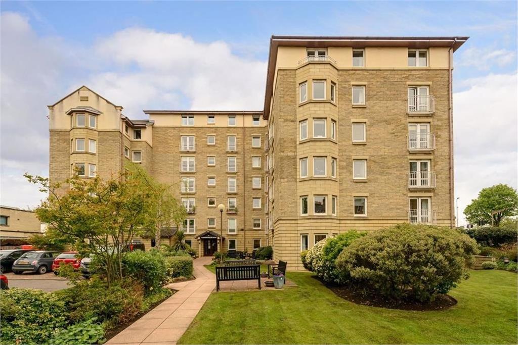 ROSEBURN PLACE, RETIREMENT COMPLEX 1 bed flat £700 pcm (£162 pw)
