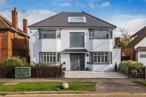 67 Basingfield Road, Thames Ditton, KT7 0PB