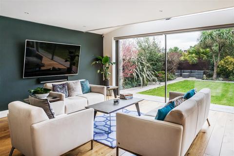 67 Basingfield Road, Thames Ditton, KT7 0PB