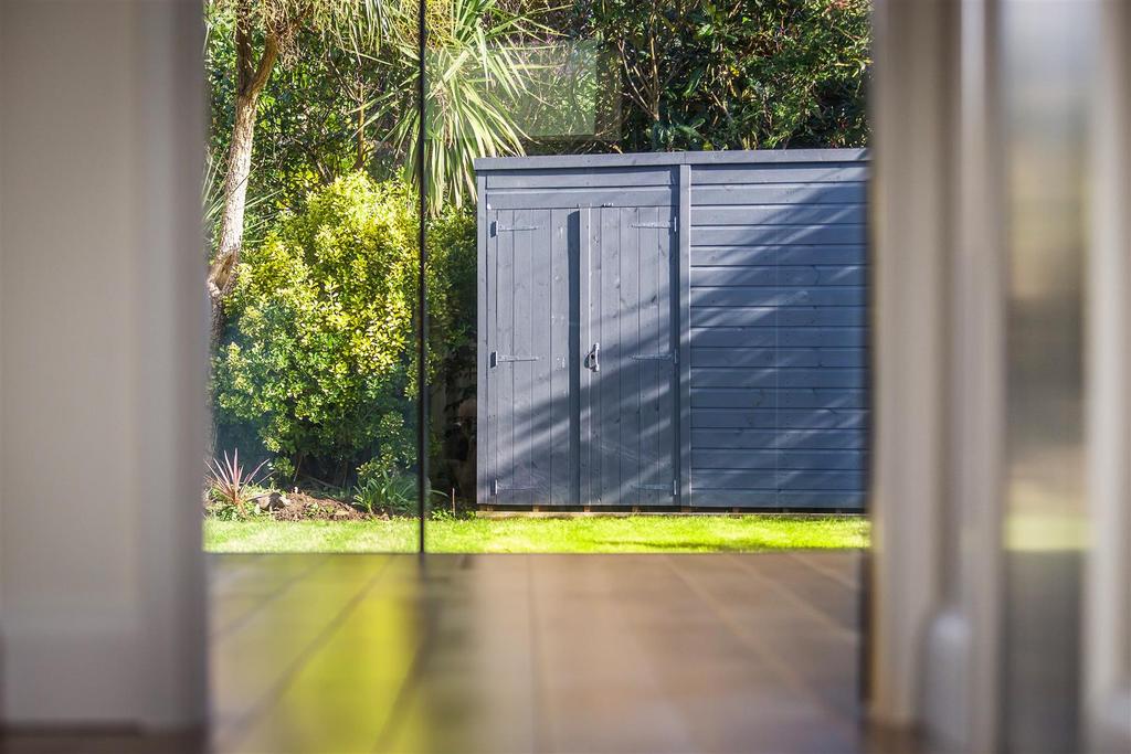 House. partnership Thames Ditton