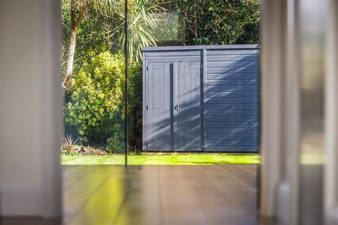 67 Basingfield Road, Thames Ditton, KT7 0PB