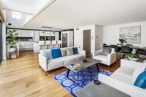 67 Basingfield Road, Thames Ditton, KT7 0PB