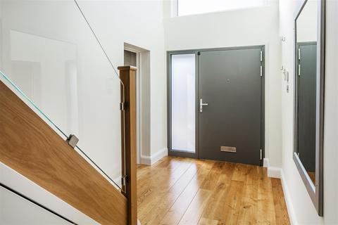 67 Basingfield Road, Thames Ditton, KT7 0PB