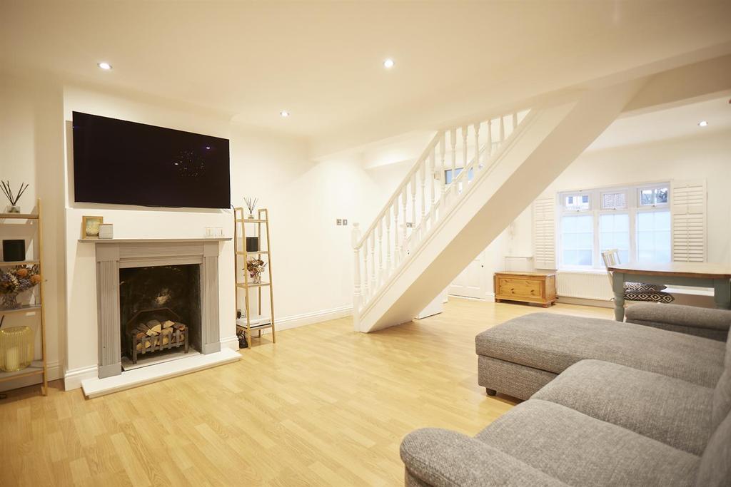 Edwin Road, Twickenham 2 bed cottage £600,000