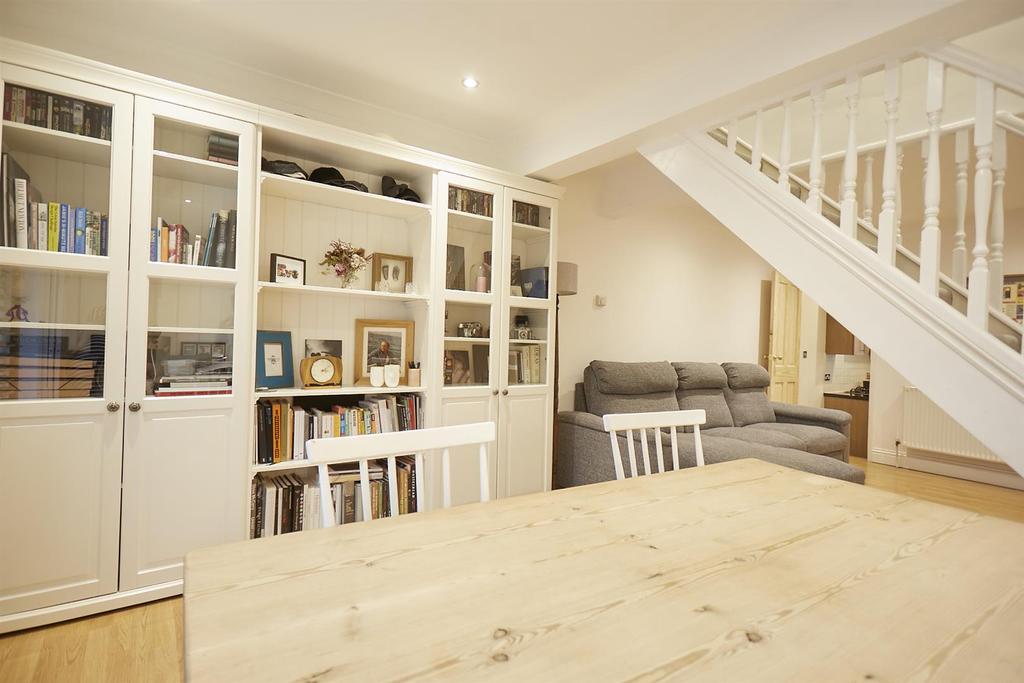 Edwin Road, Twickenham 2 bed cottage £600,000