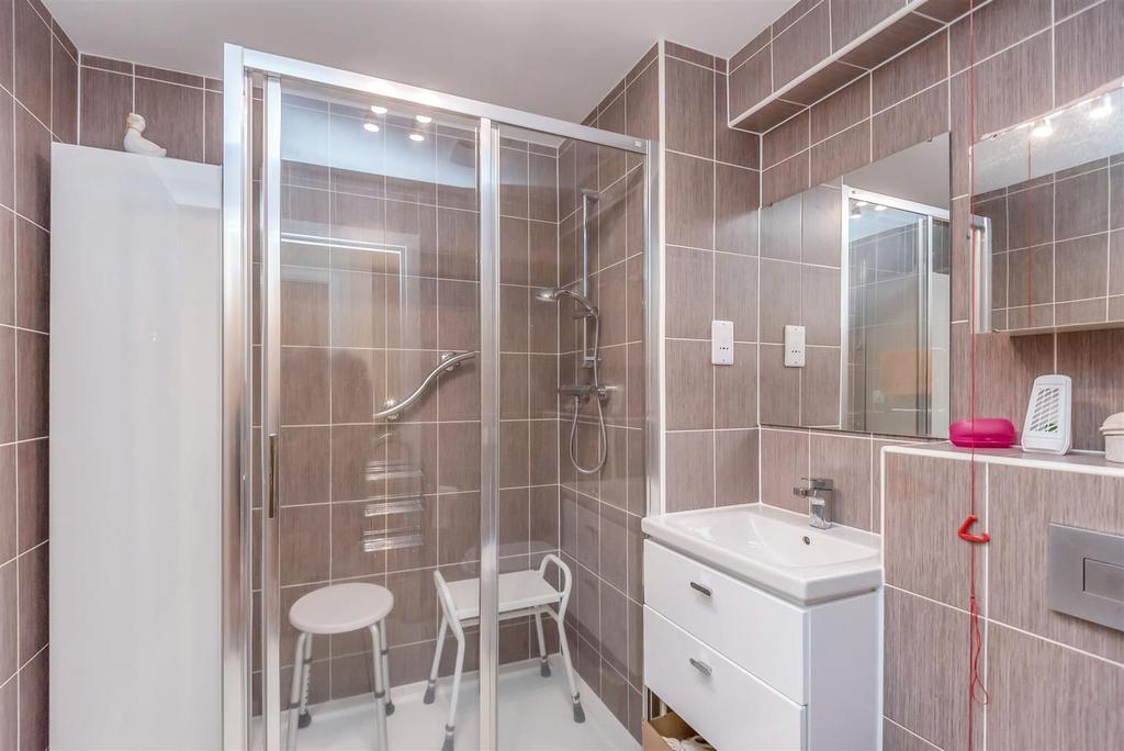 Shower Room.jpg