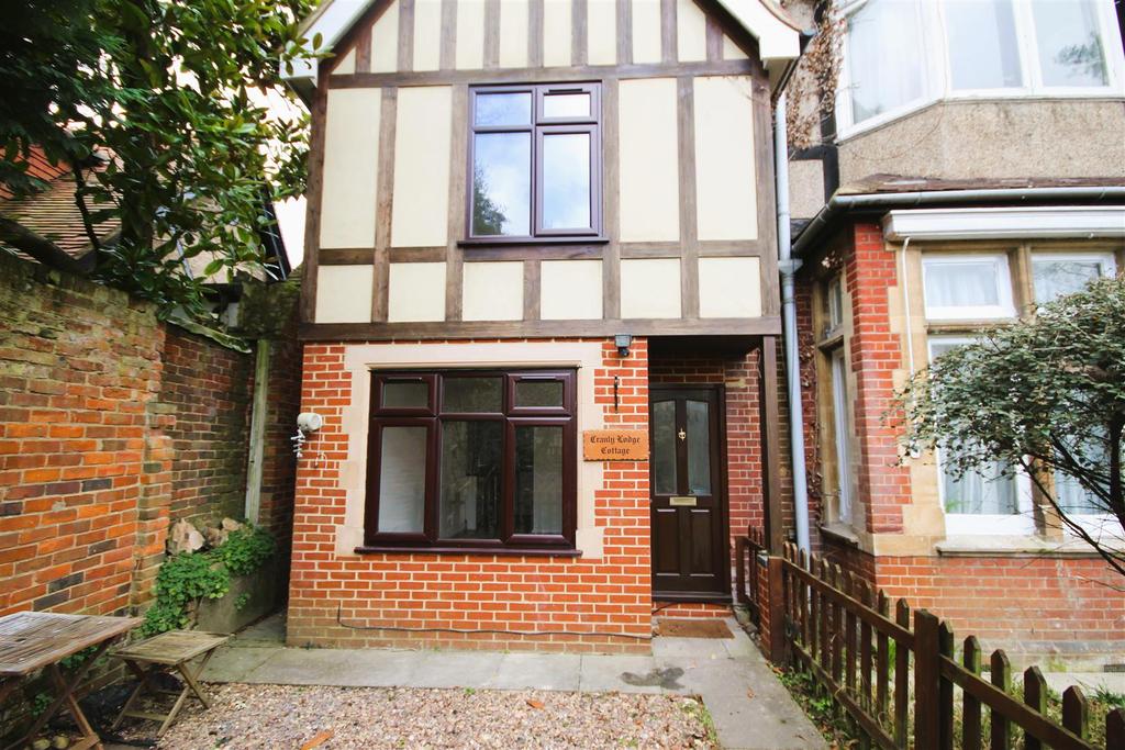 Cranley Road, Guildford 2 bed end of terrace house £1,500 pcm (£346 pw)