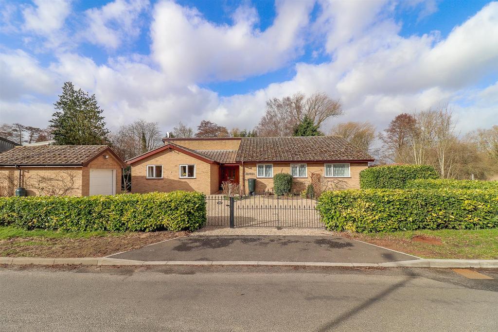 Calais Street, Hadleigh, Ipswich 4 bed detached bungalow £535,000