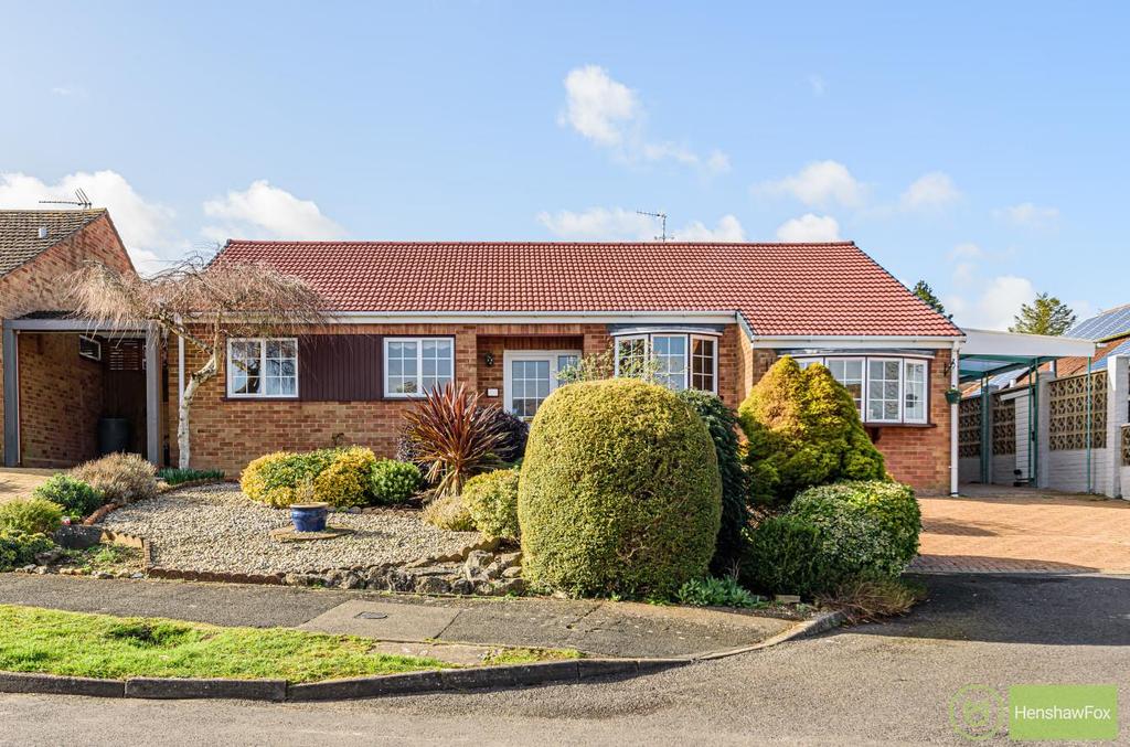 Austen Avenue, Oliver's Battery, Winchester 3 bed detached bungalow £