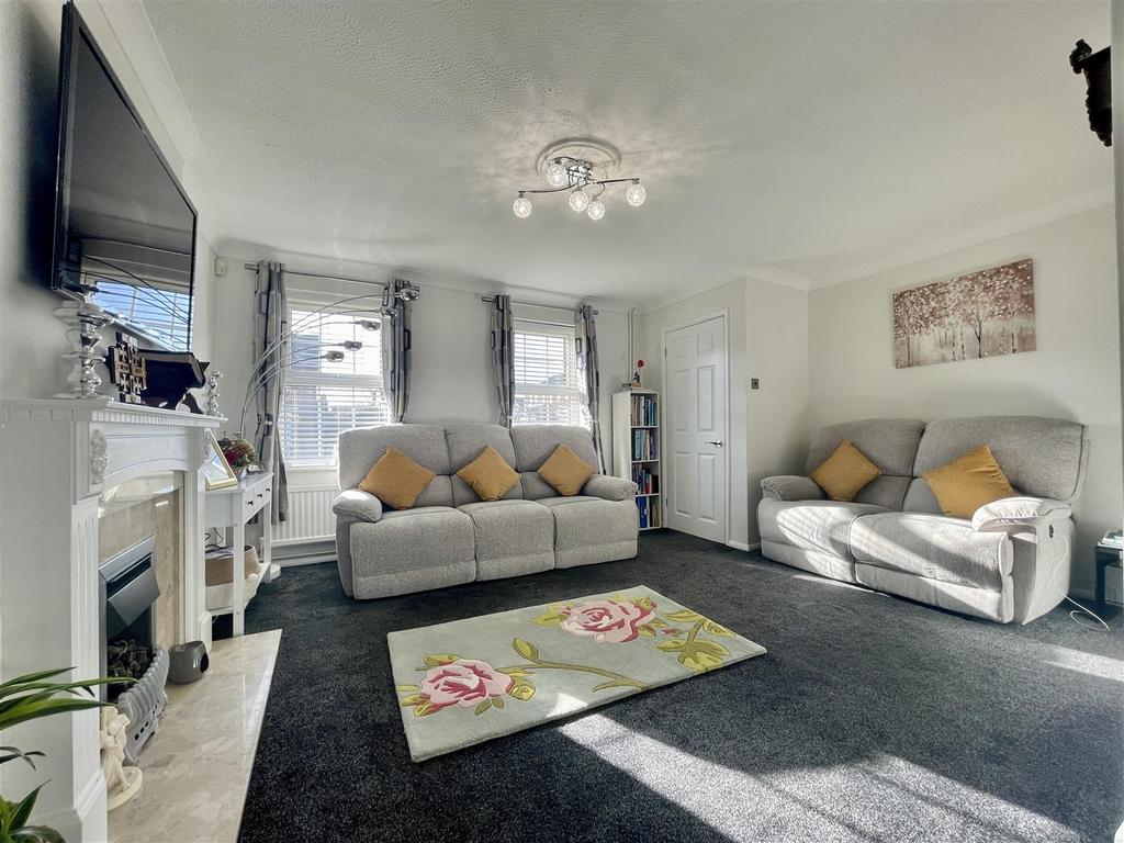 The Ridgeway, Burbage 3 bed semidetached house £290,000