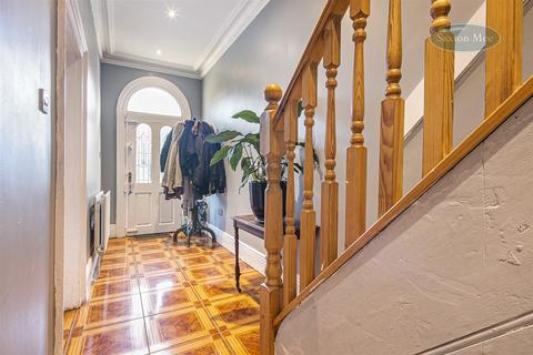 160 Carr Road, Sheffield, S6 2WZ