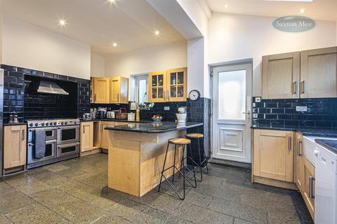 160 Carr Road, Sheffield, S6 2WZ