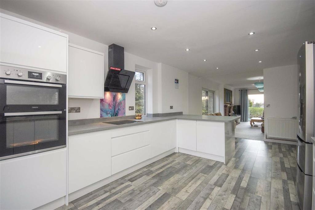 Kitchen/ Breakfast Room