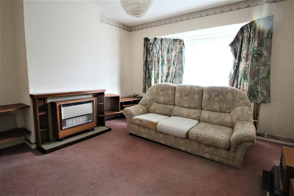 Blewbury Drive, Tilehurst, Reading 3 bed semidetached house £425,000