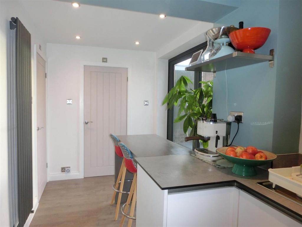 The Innage 11 Kitchen3.jpg