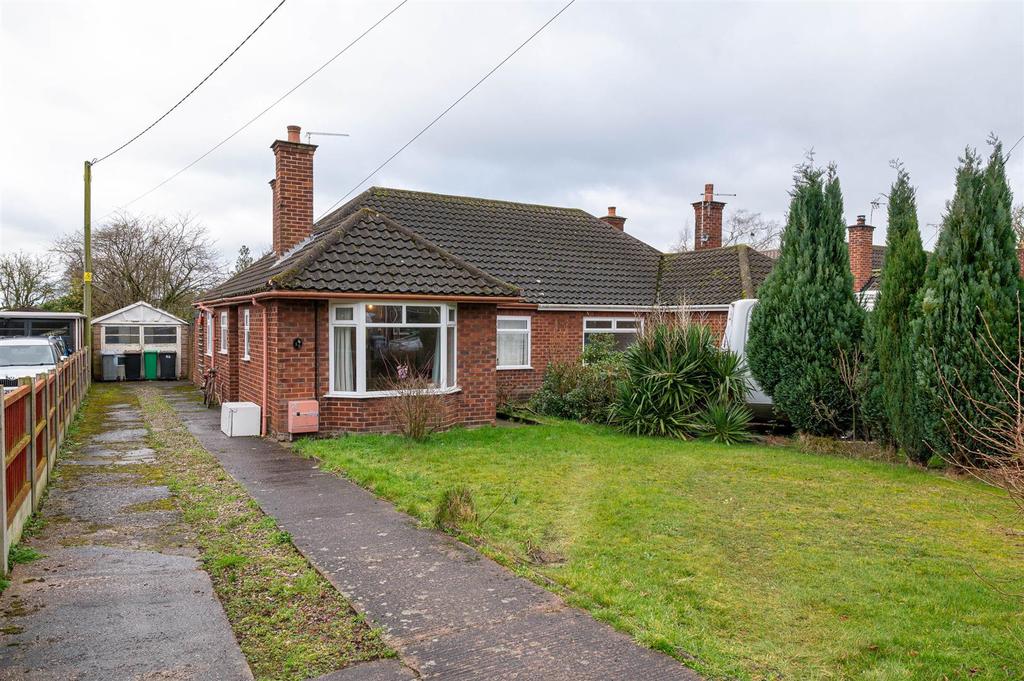Dig Lane, Wybunbury, Nantwich 2 bed semidetached bungalow £185,000