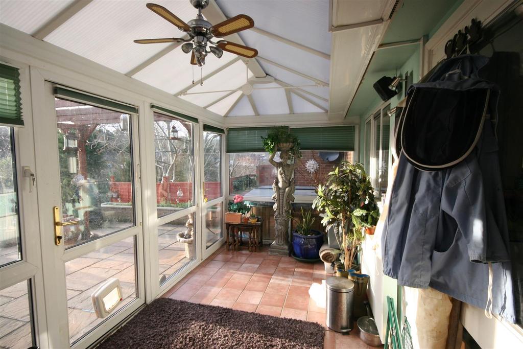 Dolwen Road, Old Colwyn 3 bed detached bungalow £345,000
