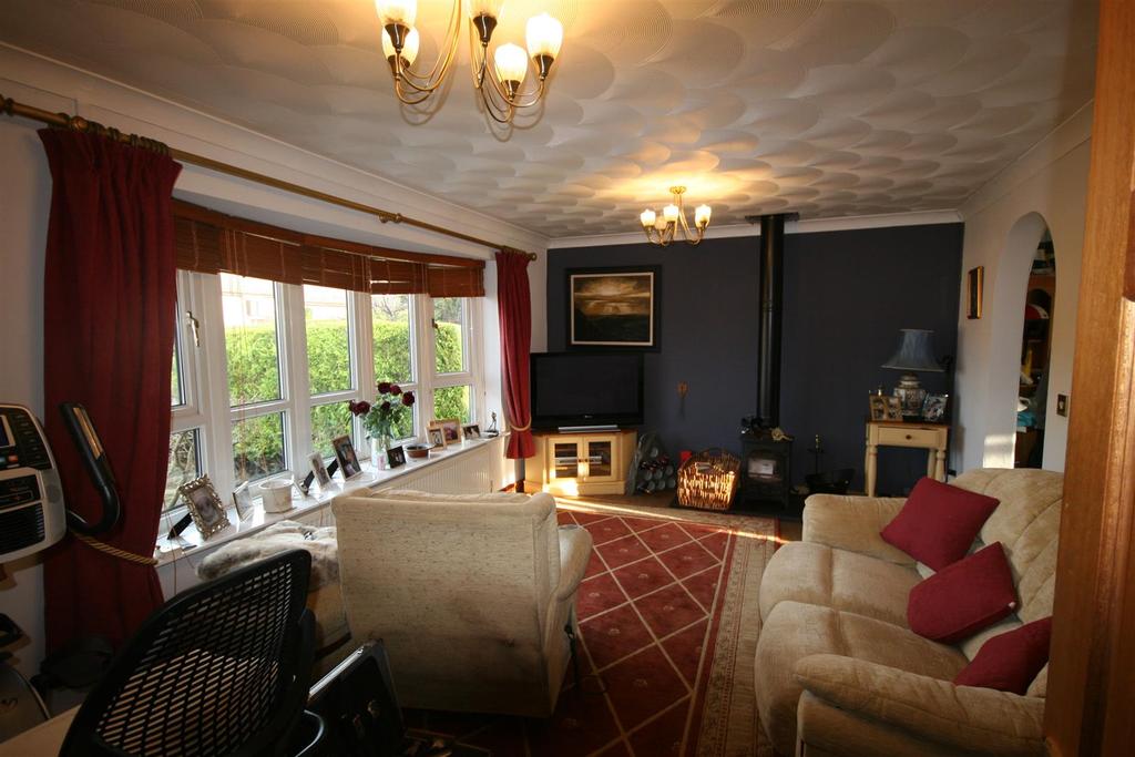 Dolwen Road, Old Colwyn 3 bed detached bungalow £345,000