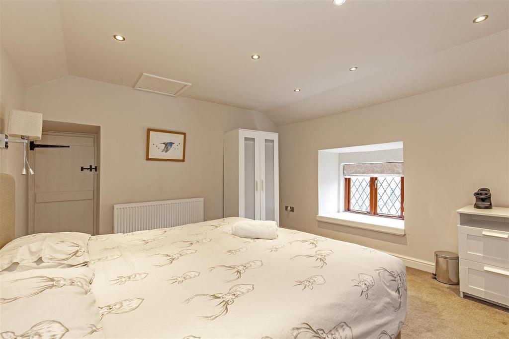 Bedroom 1-3.jpg