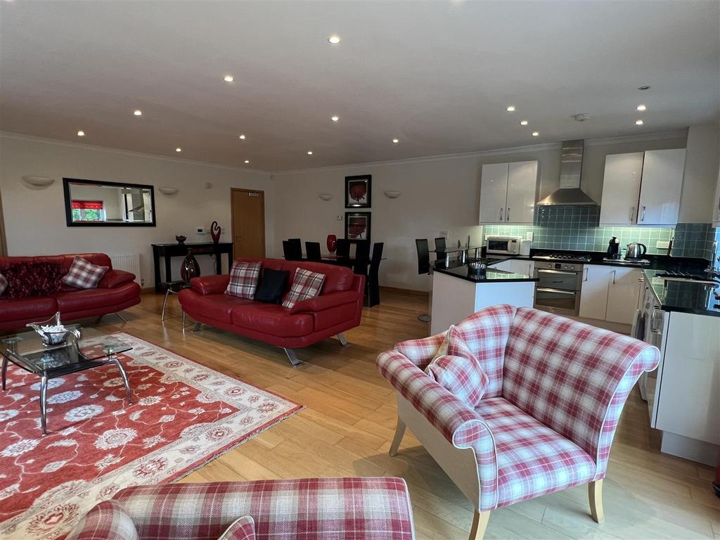Sea Road, Carlyon Bay, St. Austell 2 bed apartment £350,000