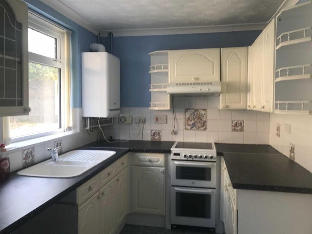 Bryn Eglur Road, Morriston, Swansea 2 bed semidetached house £120,000