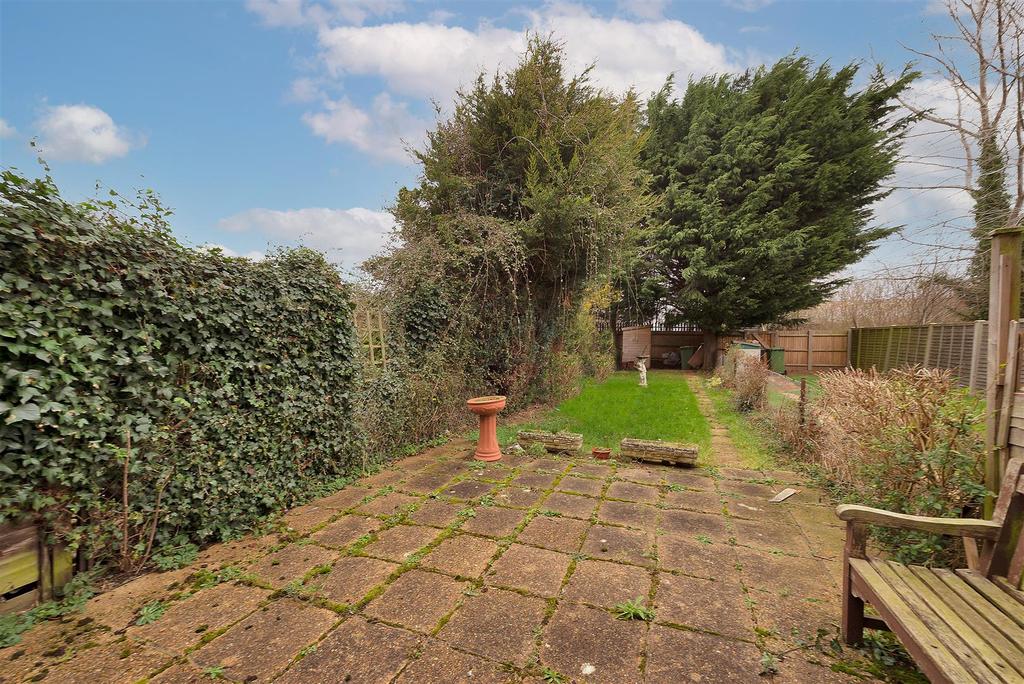 Dimmock Close, Paddock Wood, Tonbridge 3 bed terraced house £320,000