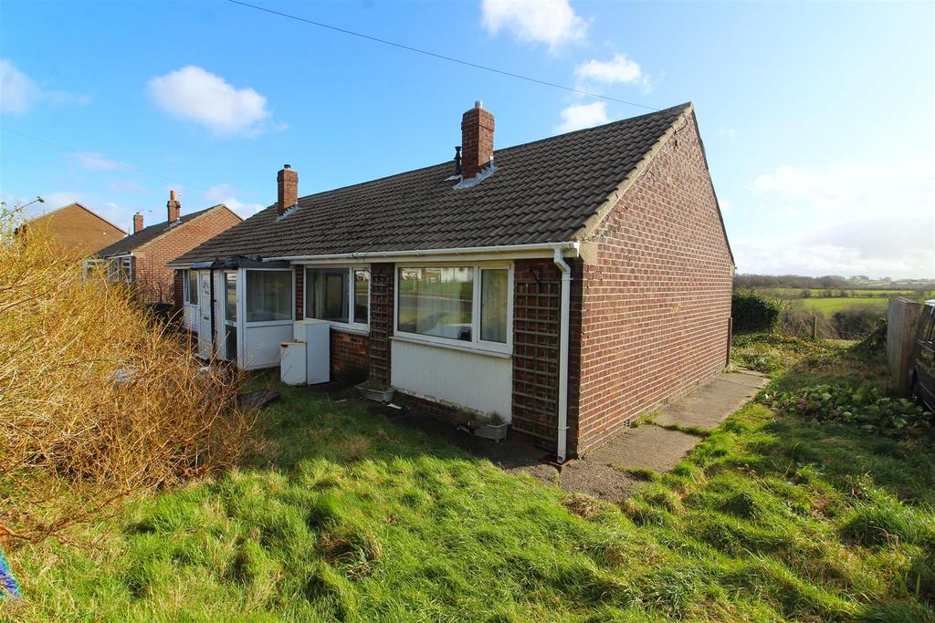 Thorpes Crescent, Skelmanthorpe, Huddersfield, HD8 9DH 2 bed semi