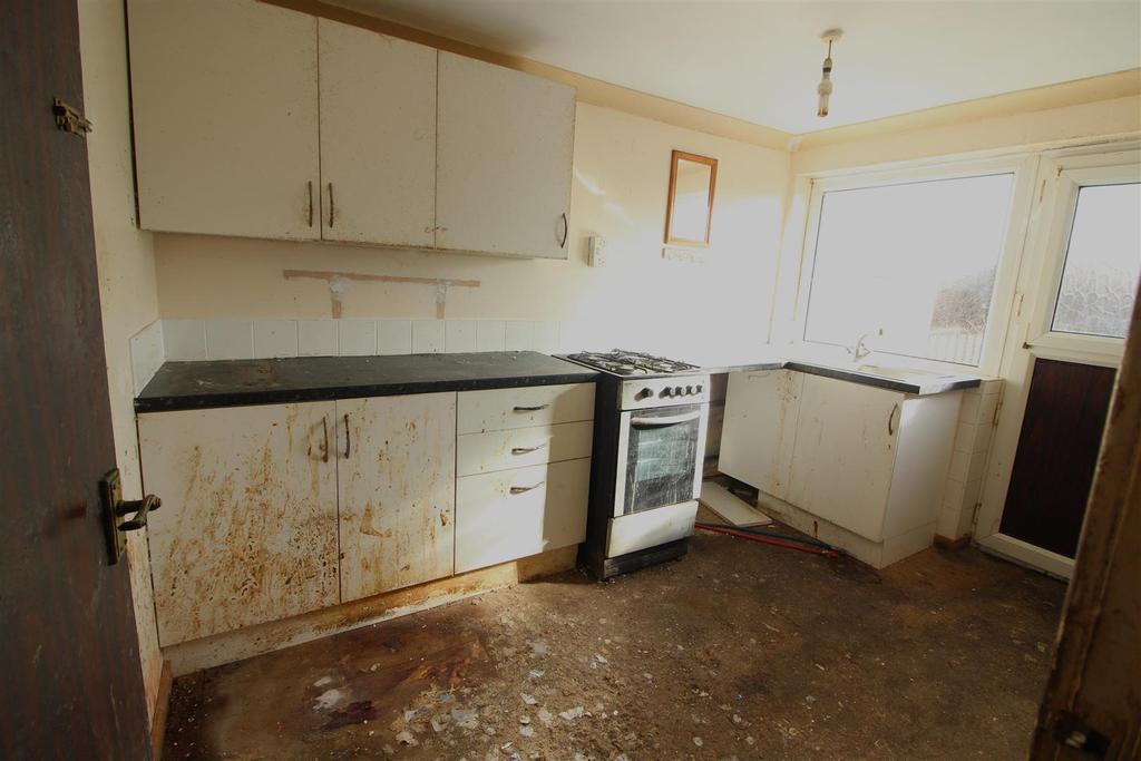 Thorpes Crescent, Skelmanthorpe, Huddersfield, HD8 9DH 2 bed semidetached bungalow for sale £