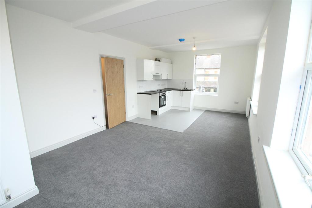 Dovecote Lane, Beeston, Nottingham 2 bed flat £775 pcm (£179 pw)