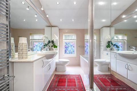 7 Avern Road, West Molesey, KT8 2JB