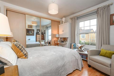 7 Avern Road, West Molesey, KT8 2JB