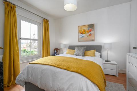 7 Avern Road, West Molesey, KT8 2JB