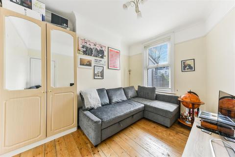 61 Chestnut Road, London, SW20 8ED