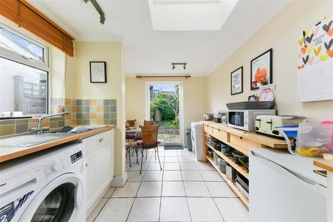 61 Chestnut Road, London, SW20 8ED