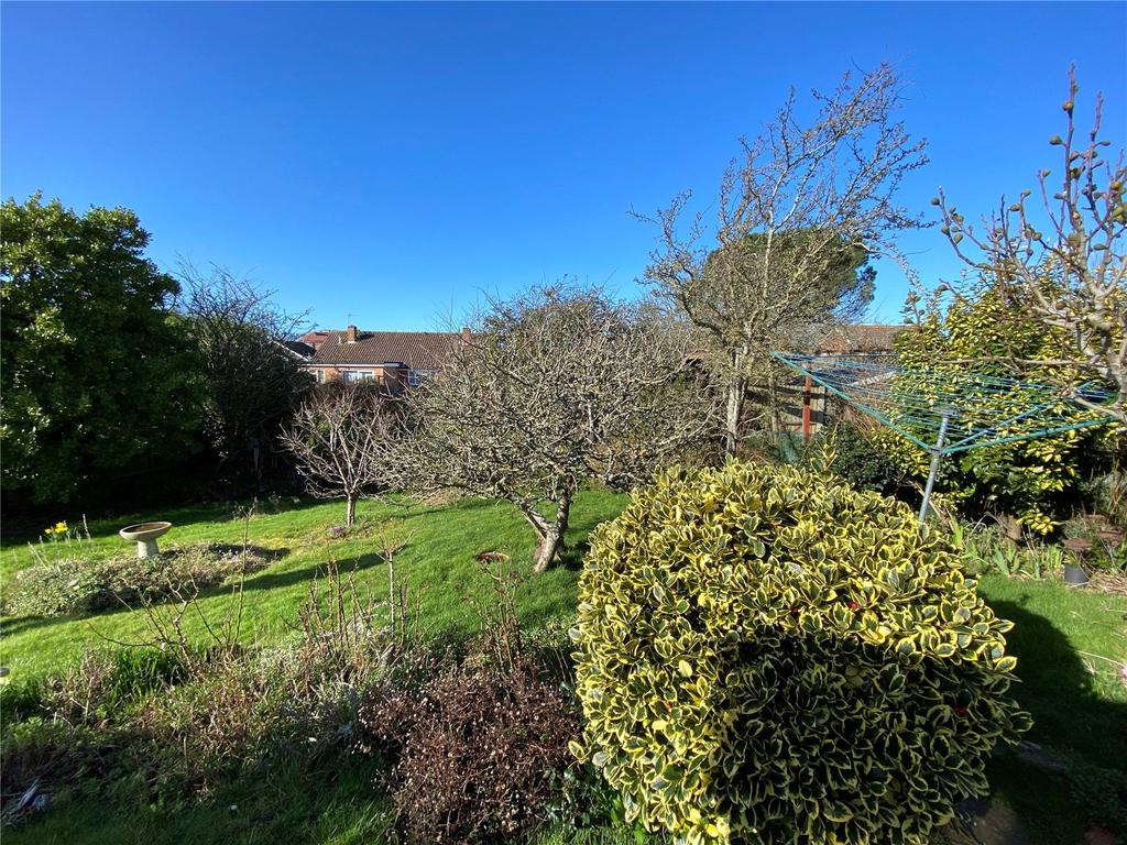 Levett Way, Polegate, BN26 2 bed bungalow £300,000