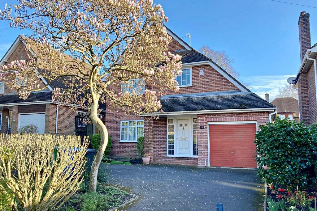 Broadstone 3 bed detached house £585,000