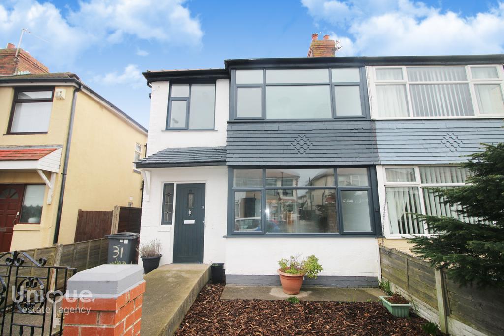 Gretna Crescent, ThorntonCleveleys, FY5 3 bed semidetached house £