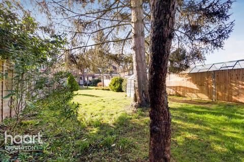 127 Warren Road, Orpington, BR6 6JE