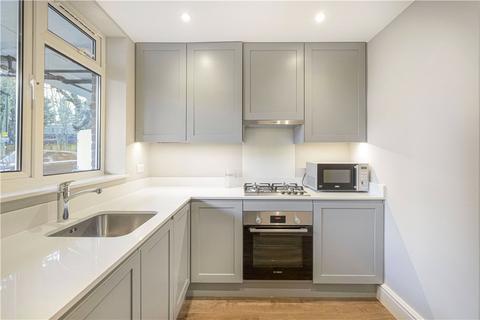 Studio to rent, Deans Close, London, W4